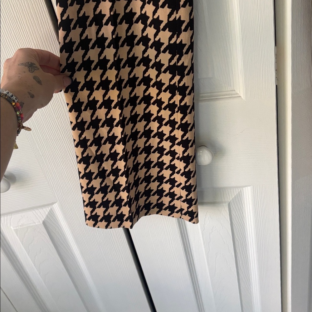 Alice + Olivia Black and Tan Houndstooth Trouser size 2 - Picture 2 of 7